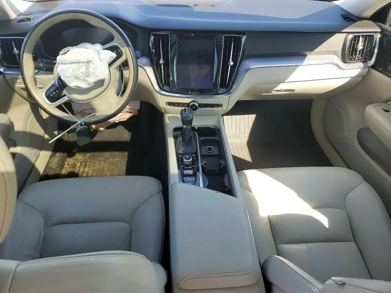 2020 VOLVO S60 T6 MOMENTUM  