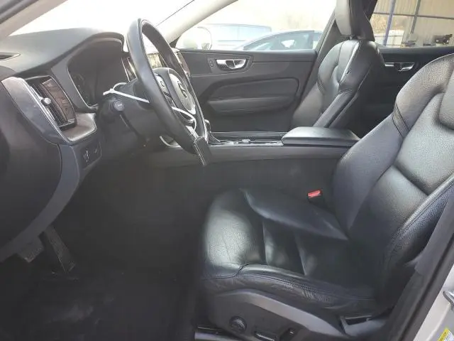 2021 VOLVO XC60 T6 MOMENTUM  
