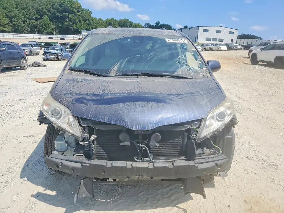2018 TOYOTA SIENNA XLE 8-PASSENGER  
