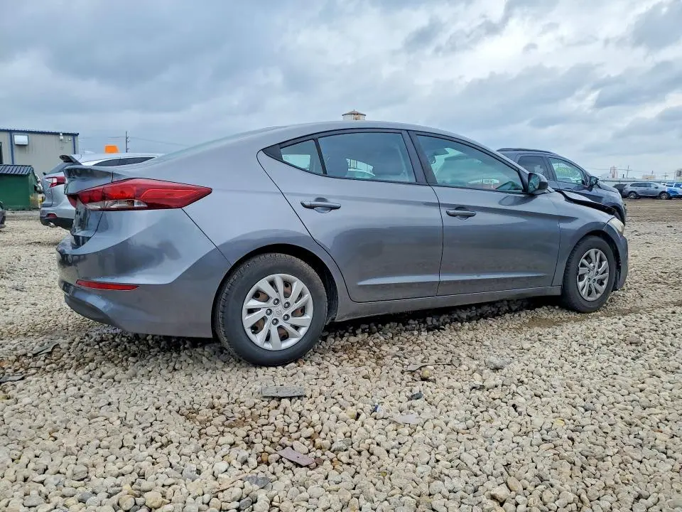 2018 HYUNDAI ELANTRA SE  