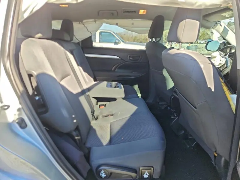 2018 TOYOTA HIGHLANDER LE  