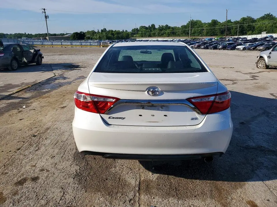 2017 TOYOTA CAMRY SE  