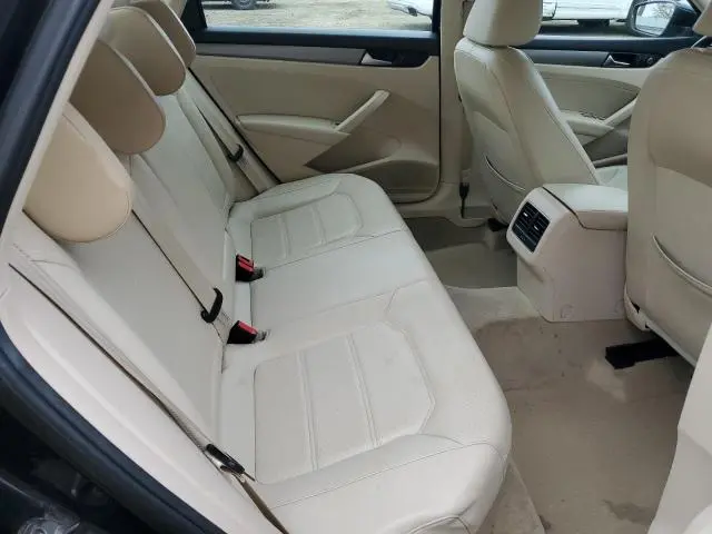 2015 VOLKSWAGEN PASSAT SE  