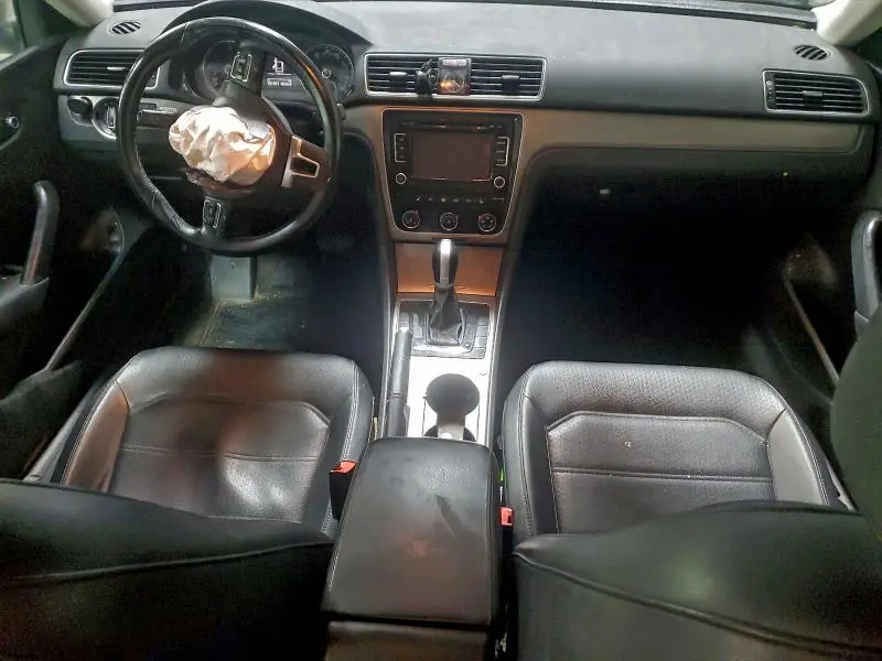 2015 VOLKSWAGEN PASSAT SE  