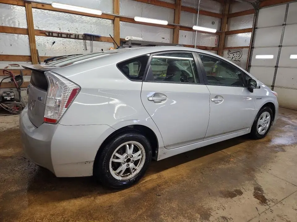 2010 TOYOTA PRIUS III  