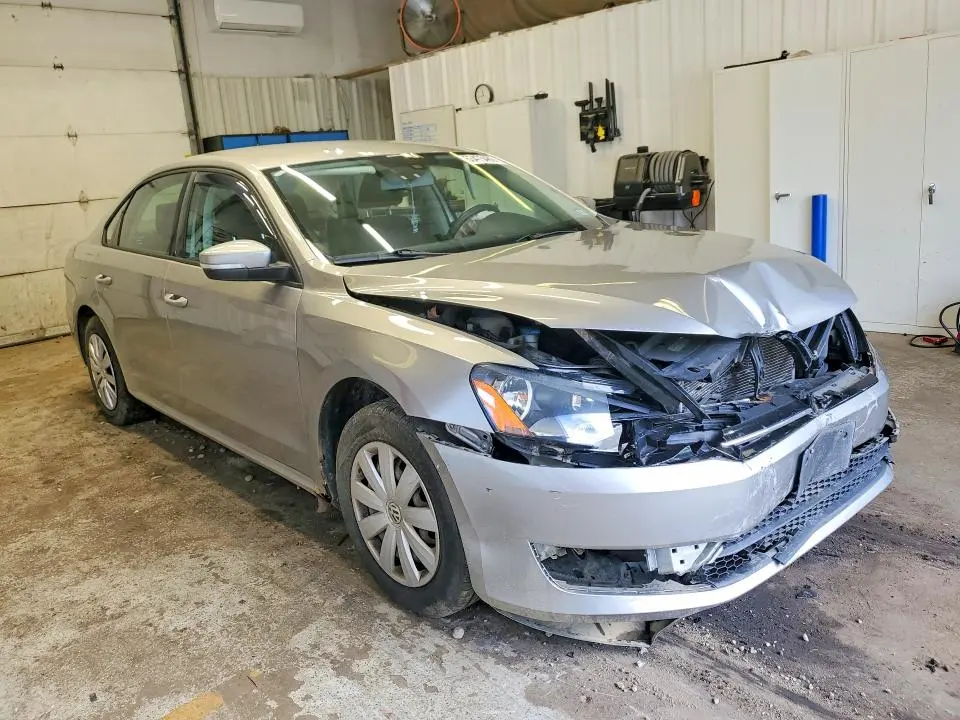 2013 VOLKSWAGEN PASSAT S  