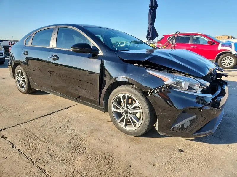 2023 KIA FORTE LX  