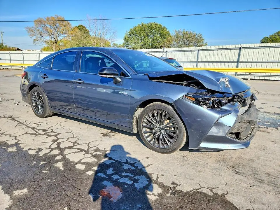 2021 TOYOTA AVALON XSE  