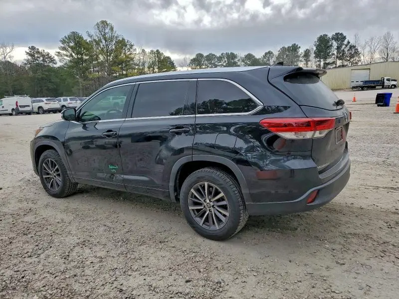 2018 TOYOTA HIGHLANDER SE  