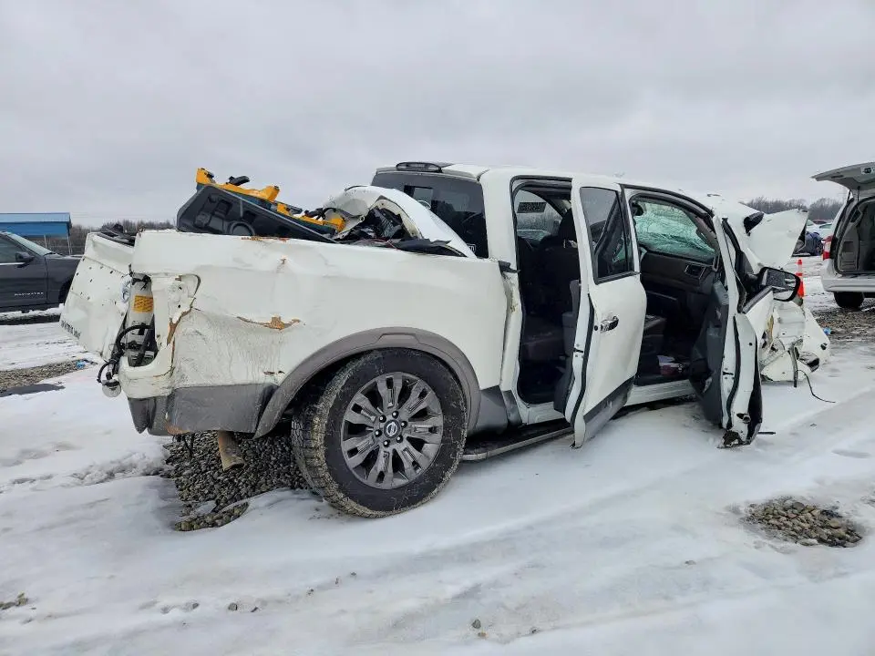 2017 NISSAN TITAN SV  