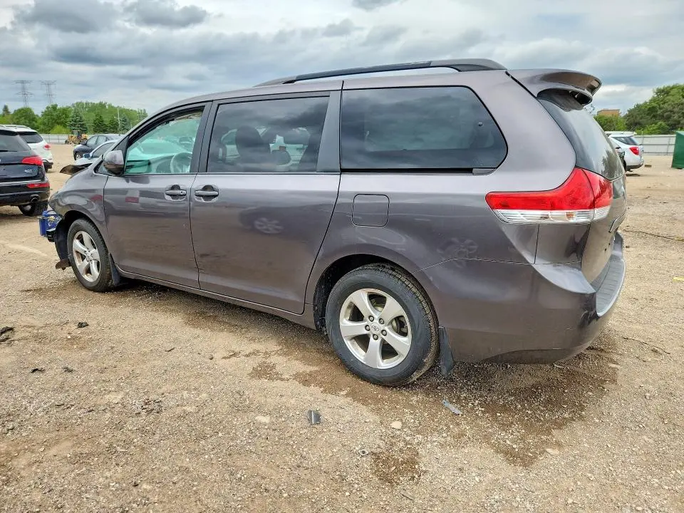 2012 TOYOTA SIENNA LE  