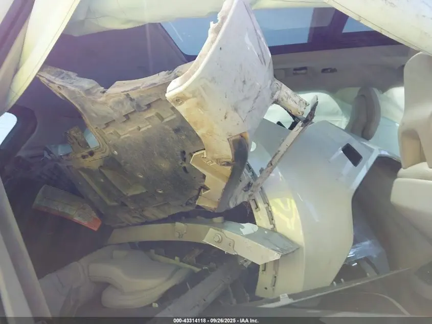 2017 VOLVO XC90 T6 MOMENTUM