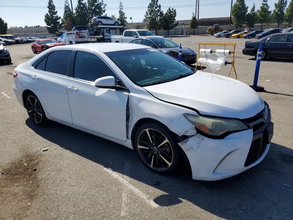 2016 TOYOTA CAMRY SE  