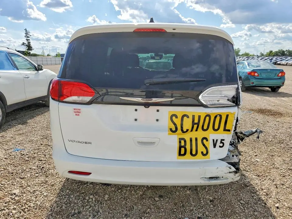 2024 CHRYSLER VOYAGER LX  