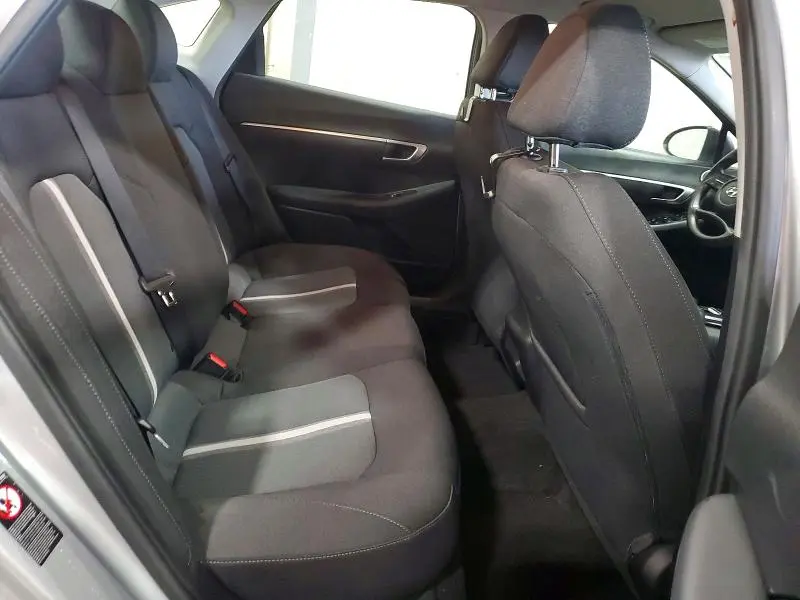2022 HYUNDAI SONATA SE  