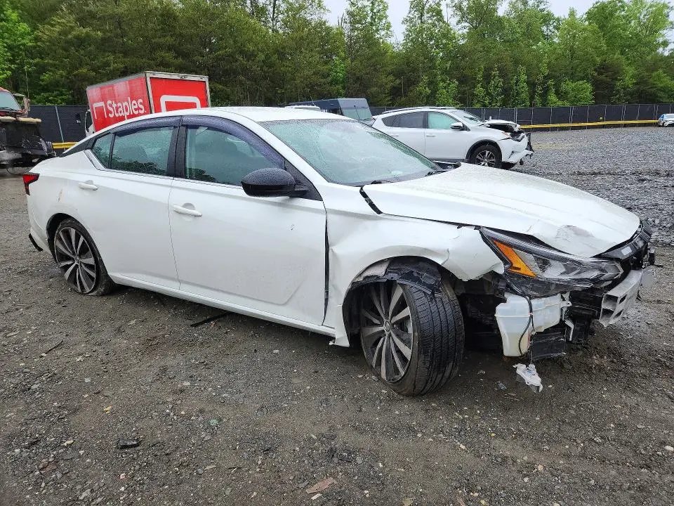2022 NISSAN ALTIMA SR  