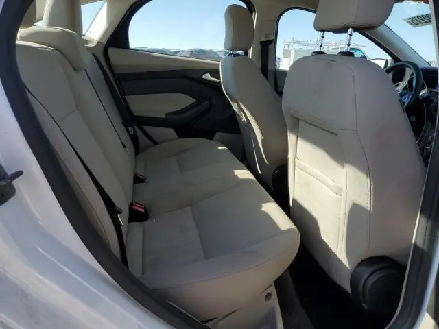 2016 FORD FOCUS SE  