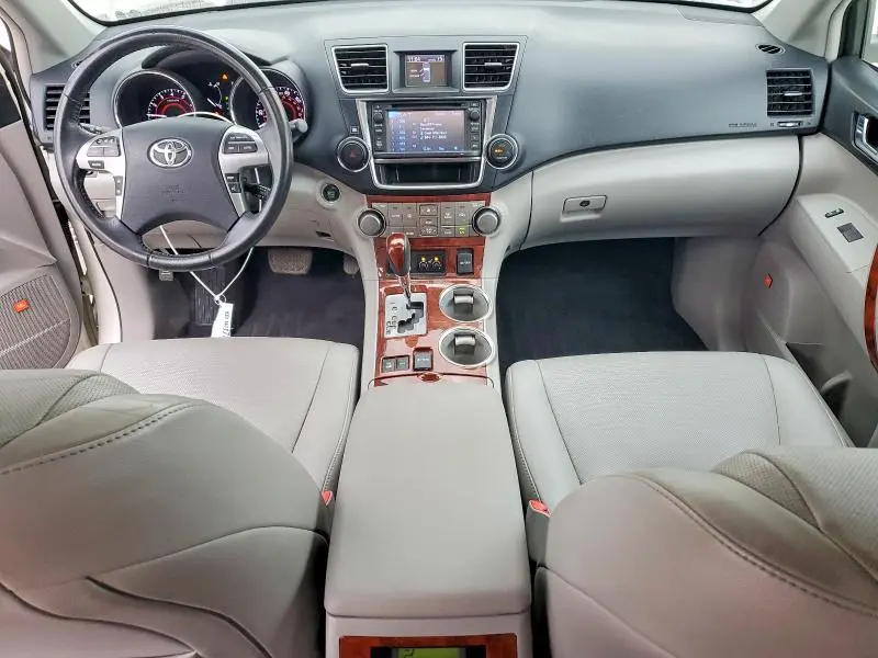 2013 TOYOTA HIGHLANDER LIMITED  