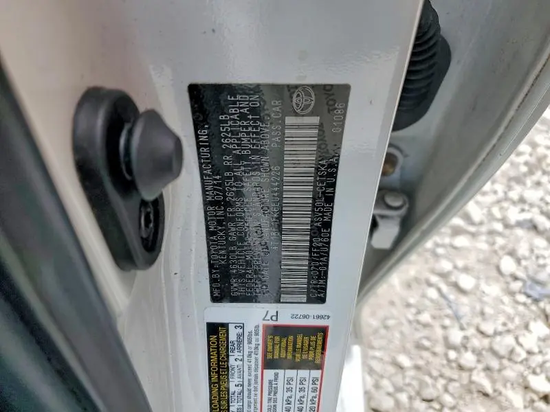 2014 TOYOTA CAMRY SE  