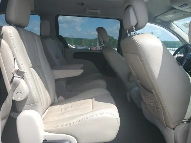 2011 CHRYSLER TOWN & COUNTRY TOURING L  