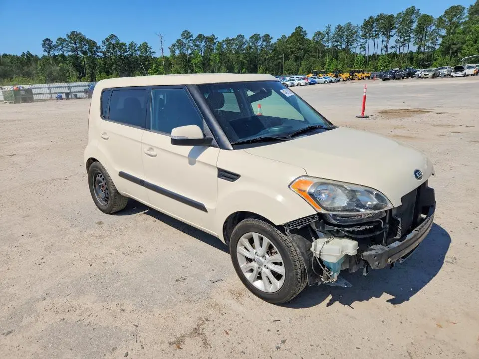 2013 KIA SOUL +  