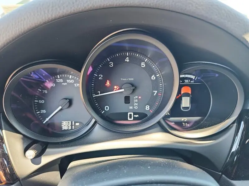 2025 PORSCHE MACAN BASE/T  