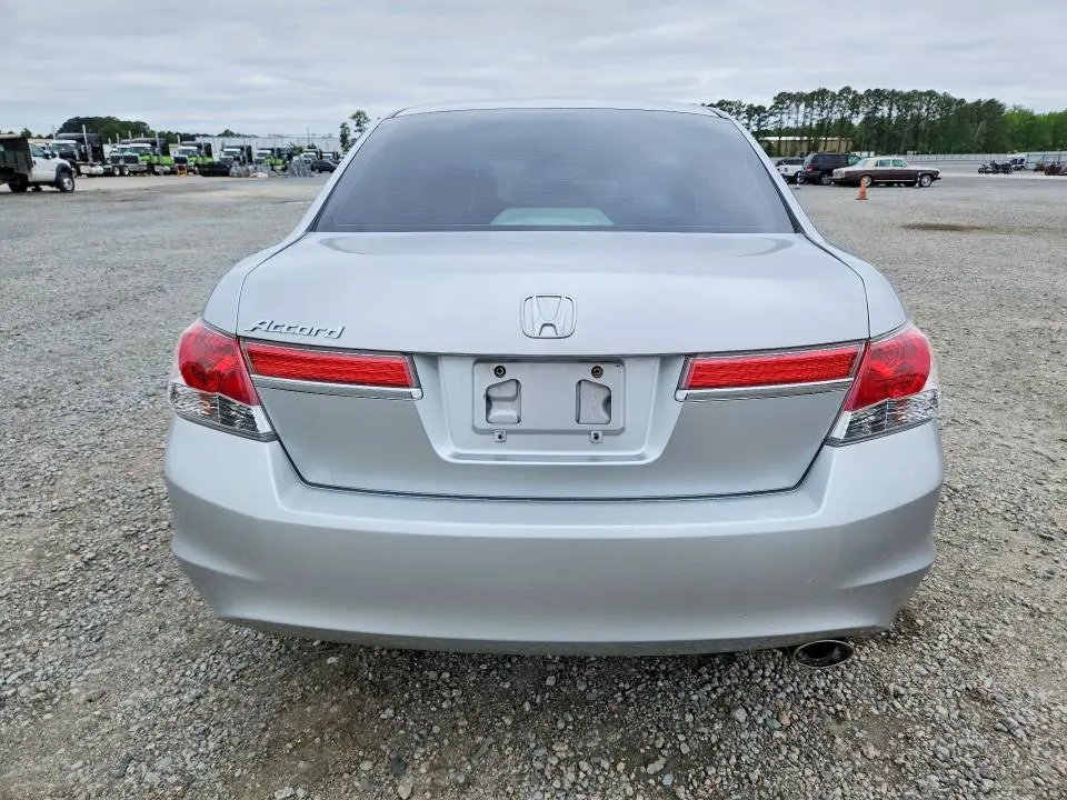 2011 HONDA ACCORD LX  