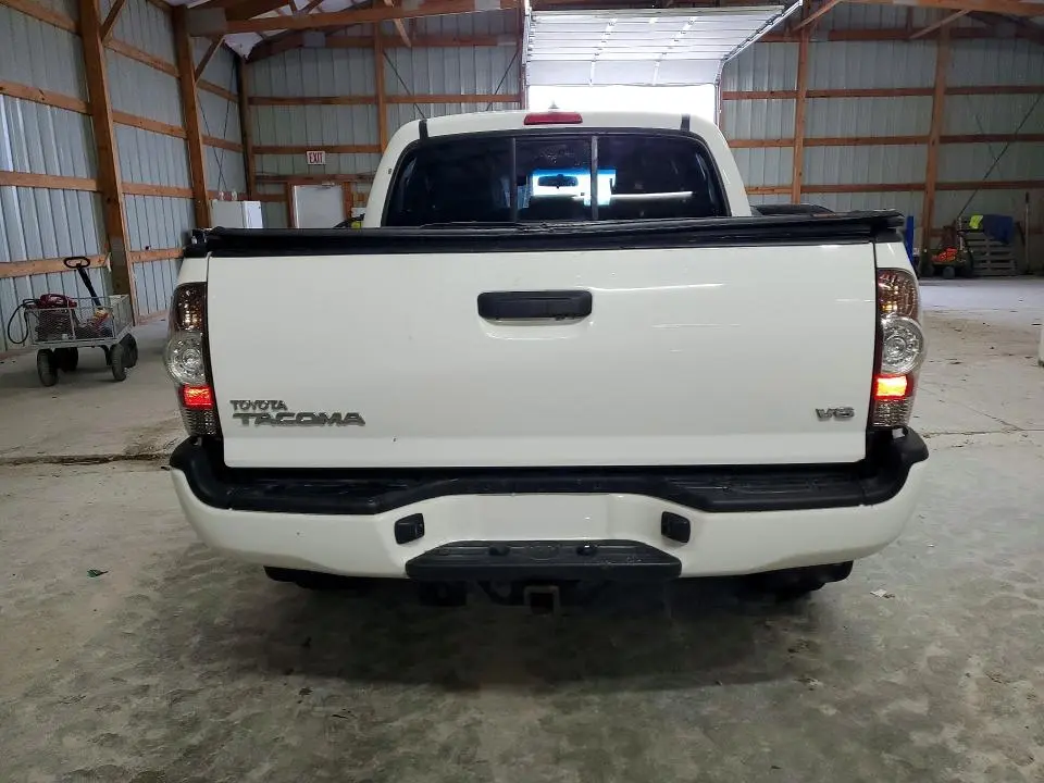 2015 TOYOTA TACOMA V6  