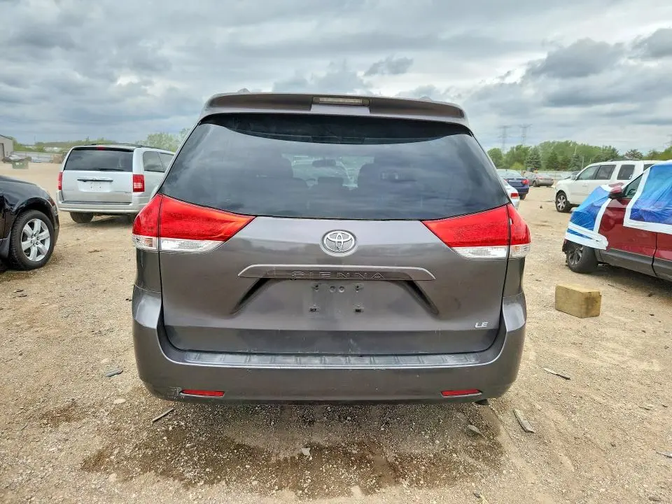 2012 TOYOTA SIENNA LE  