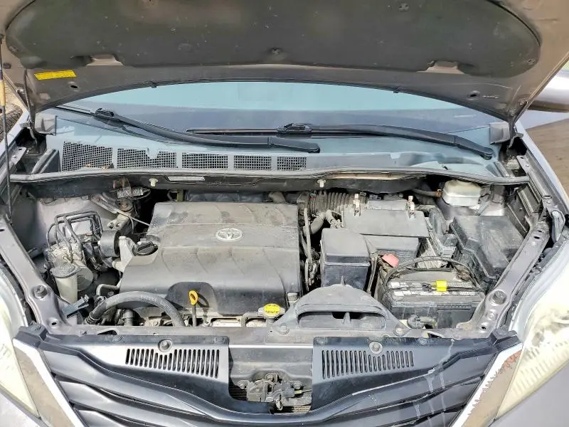 2011 TOYOTA SIENNA LE  