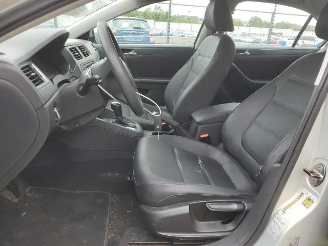 2011 VOLKSWAGEN JETTA SE  