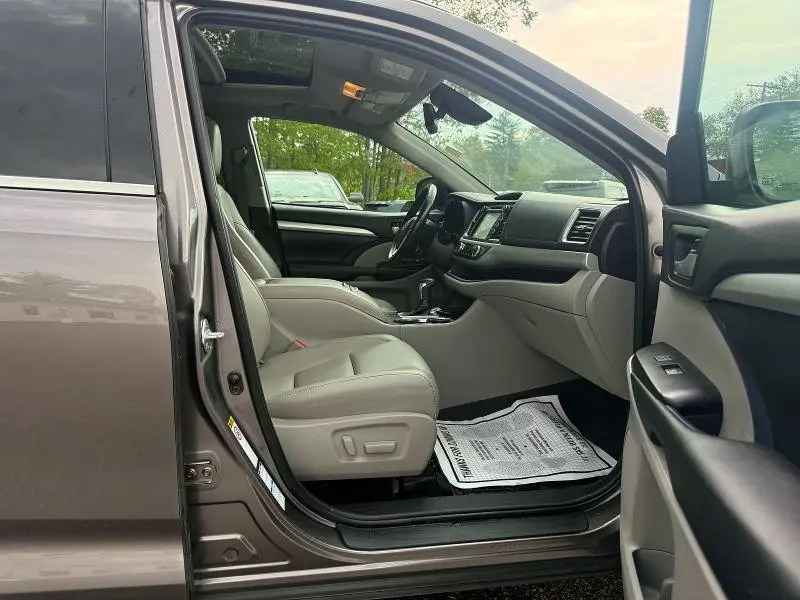 2019 TOYOTA HIGHLANDER XLE  