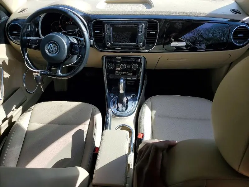 2018 VOLKSWAGEN BEETLE SE  