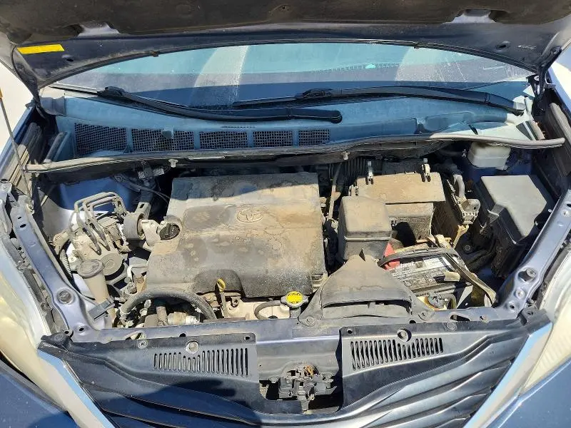 2013 TOYOTA SIENNA LE  