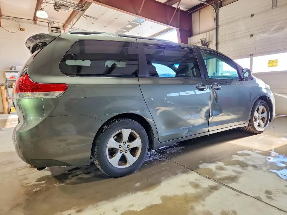 2011 TOYOTA SIENNA LE  