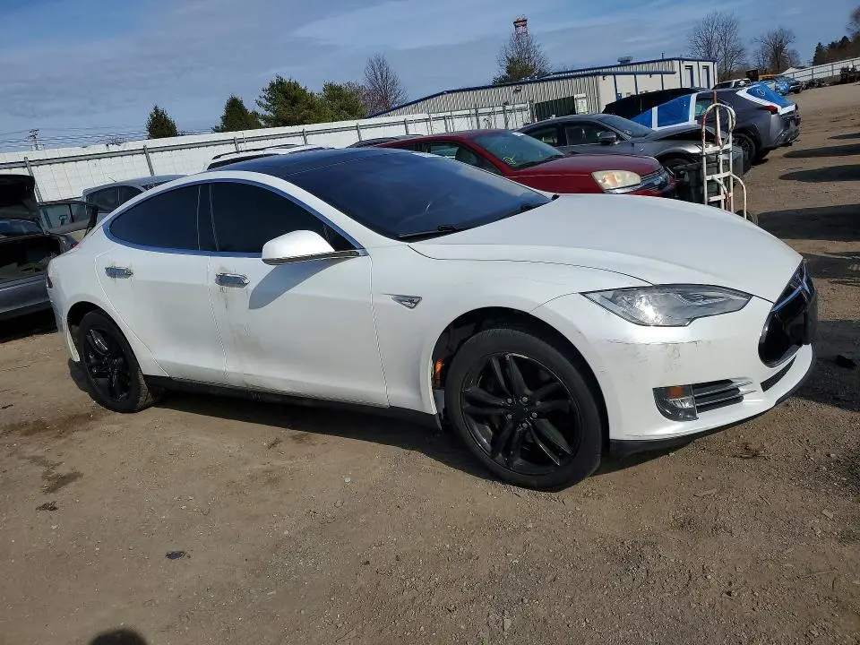2015 TESLA MODEL S   