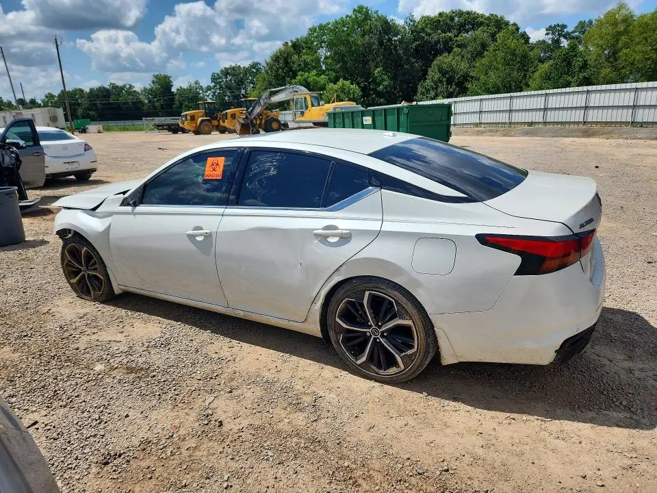 2024 NISSAN ALTIMA SR  