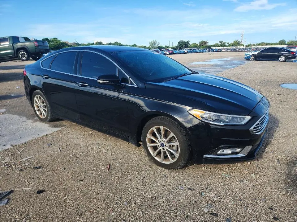 2017 FORD FUSION SE  