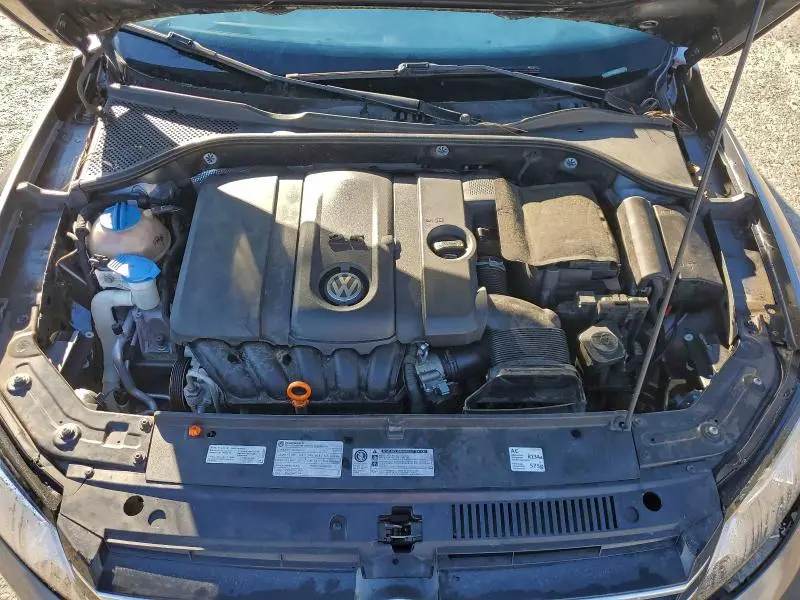 2013 VOLKSWAGEN PASSAT SE  