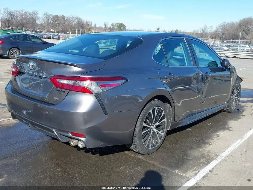 2018 TOYOTA CAMRY SE