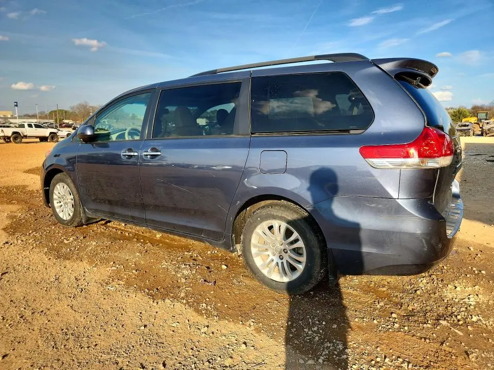 2014 TOYOTA SIENNA XLE 8-PASSENGER  