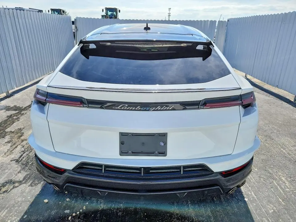2024 LAMBORGHINI URUS PERFORMANTE  