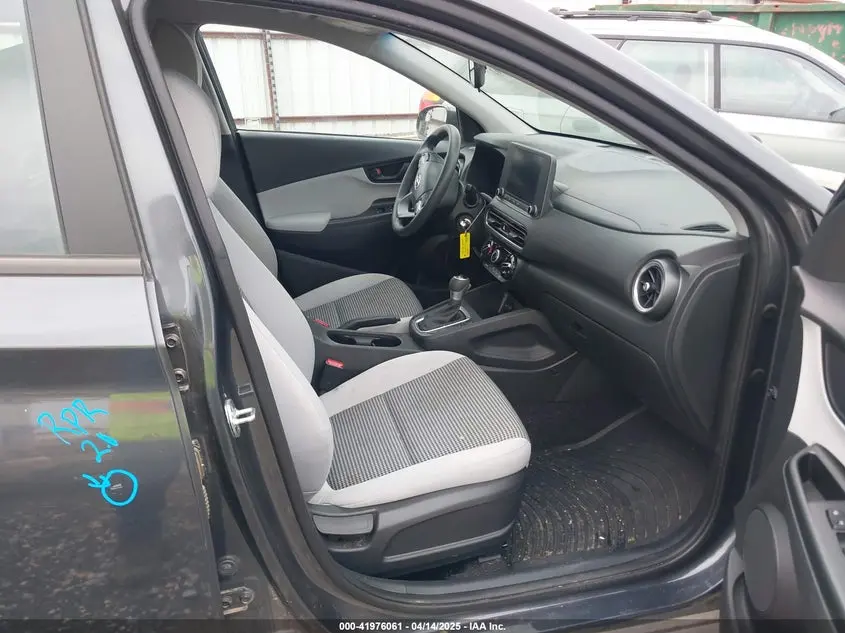 2022 HYUNDAI KONA SE