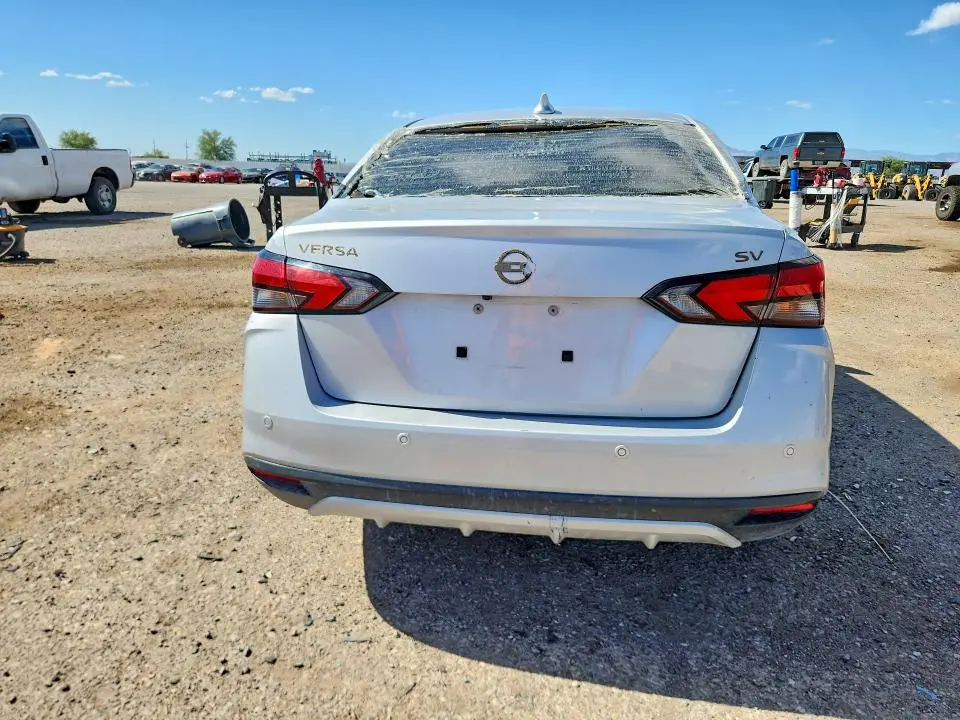 2022 NISSAN VERSA SV  