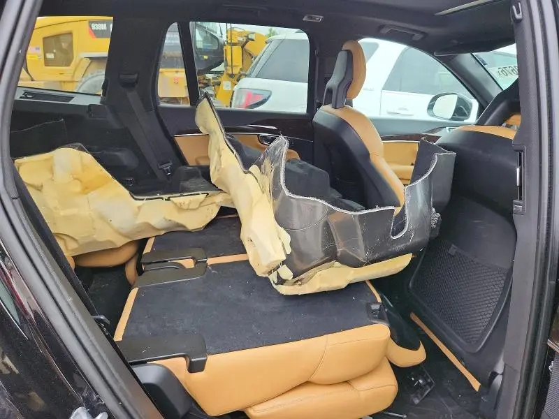 2017 VOLVO XC90 T6  