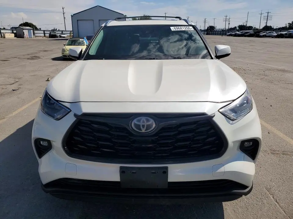2020 TOYOTA HIGHLANDER XLE  
