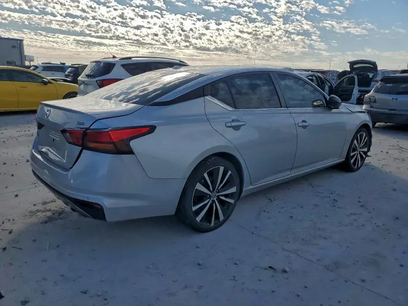 2022 NISSAN ALTIMA SR  