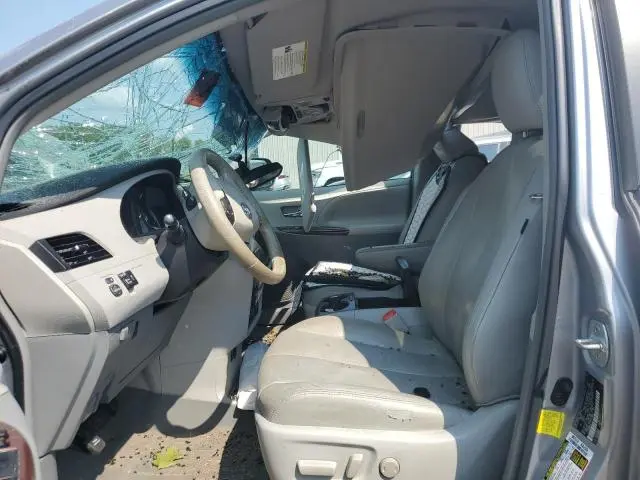 2011 TOYOTA SIENNA XLE  