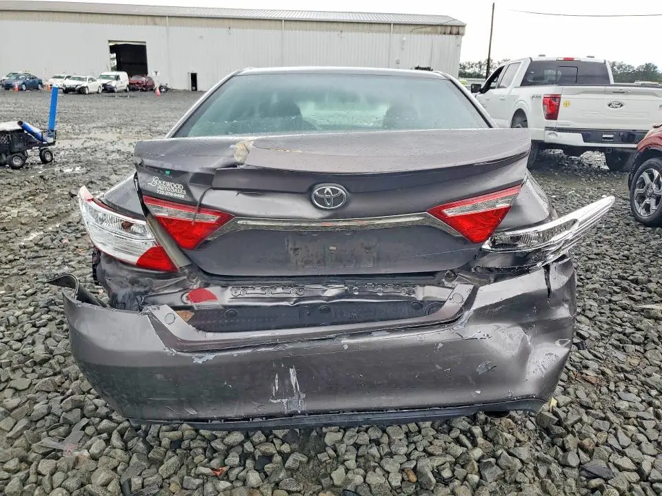 2016 TOYOTA CAMRY SE  