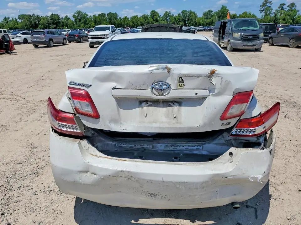 2011 TOYOTA CAMRY LE  